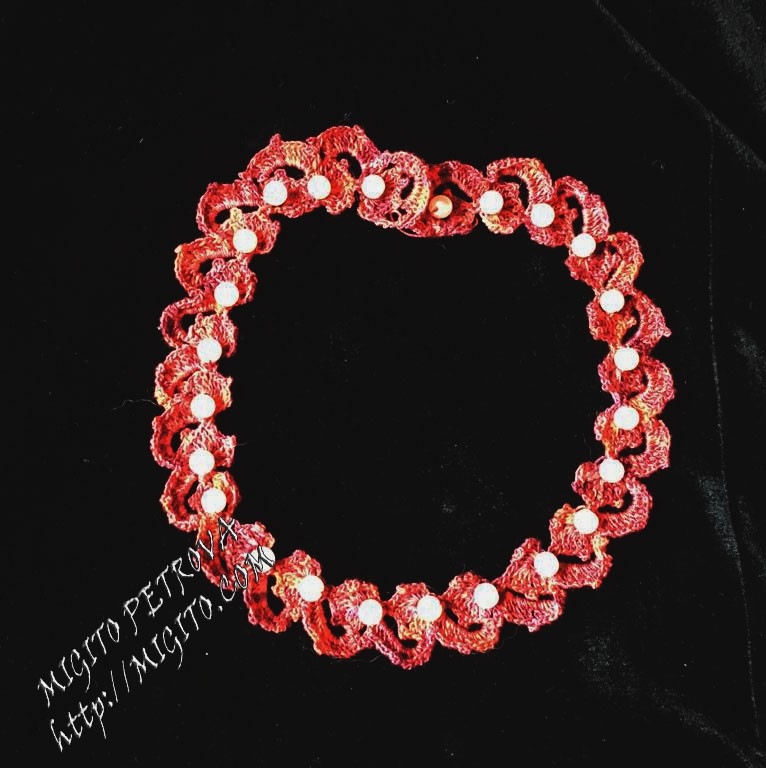 Плетен чокър с бели перли