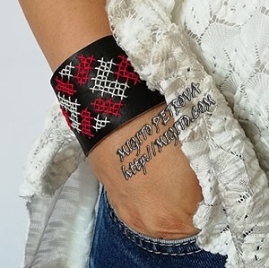 Ръчно изработена кожана гривна с бродерия