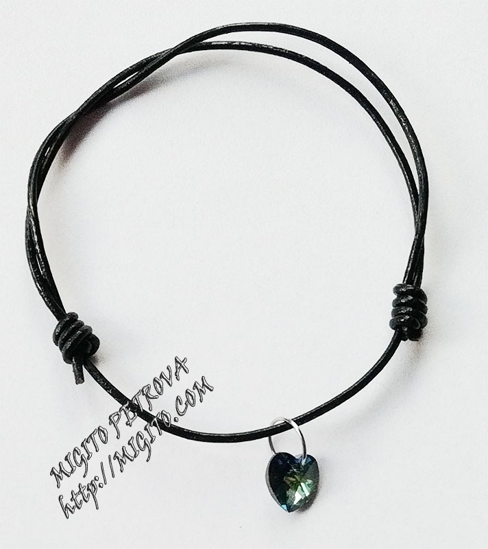 Гривна с кристал Сваровски сърце тъмно синьо 