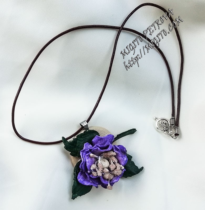 Ръчно изработена брошка естествена кожа с лилаво цвете 2