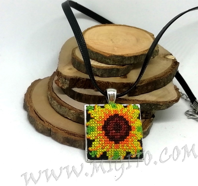 Бродирано колие слънчоглед ръчна изработка