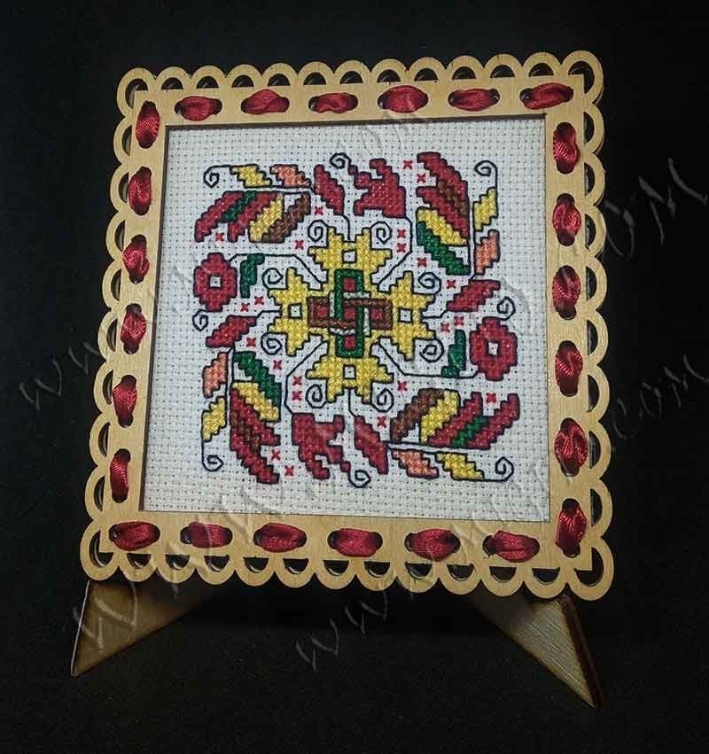 Бродирана българска шевица в рамка 