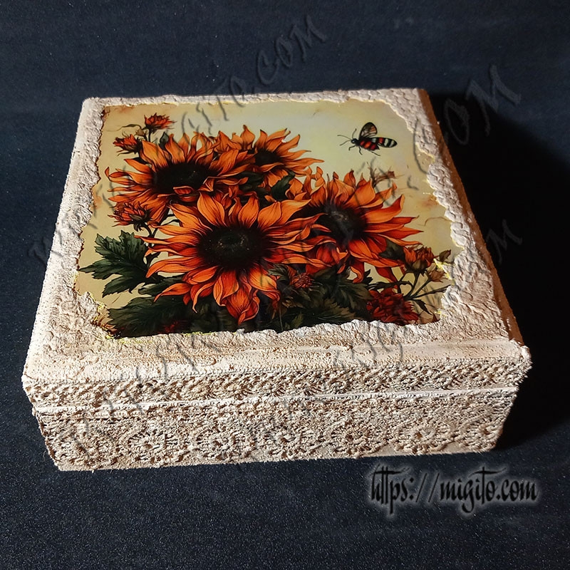 Кутия с декупаж слънчогледи и каменна дантела