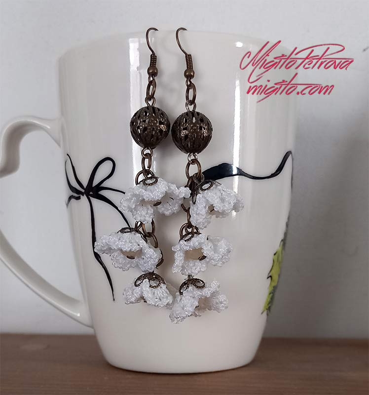 Плетени обеци с метални елементи и естествени камъни