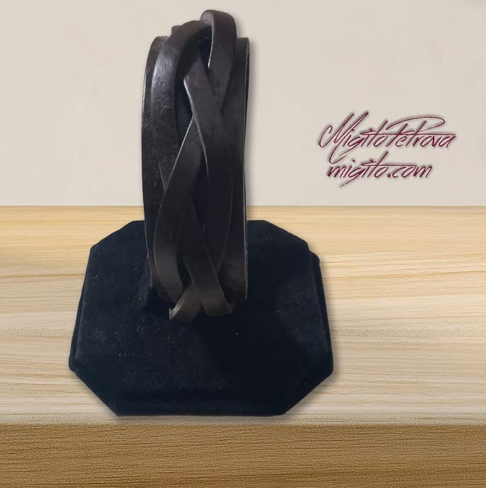 Черна гривна естествена кожа с преплетени ленти 