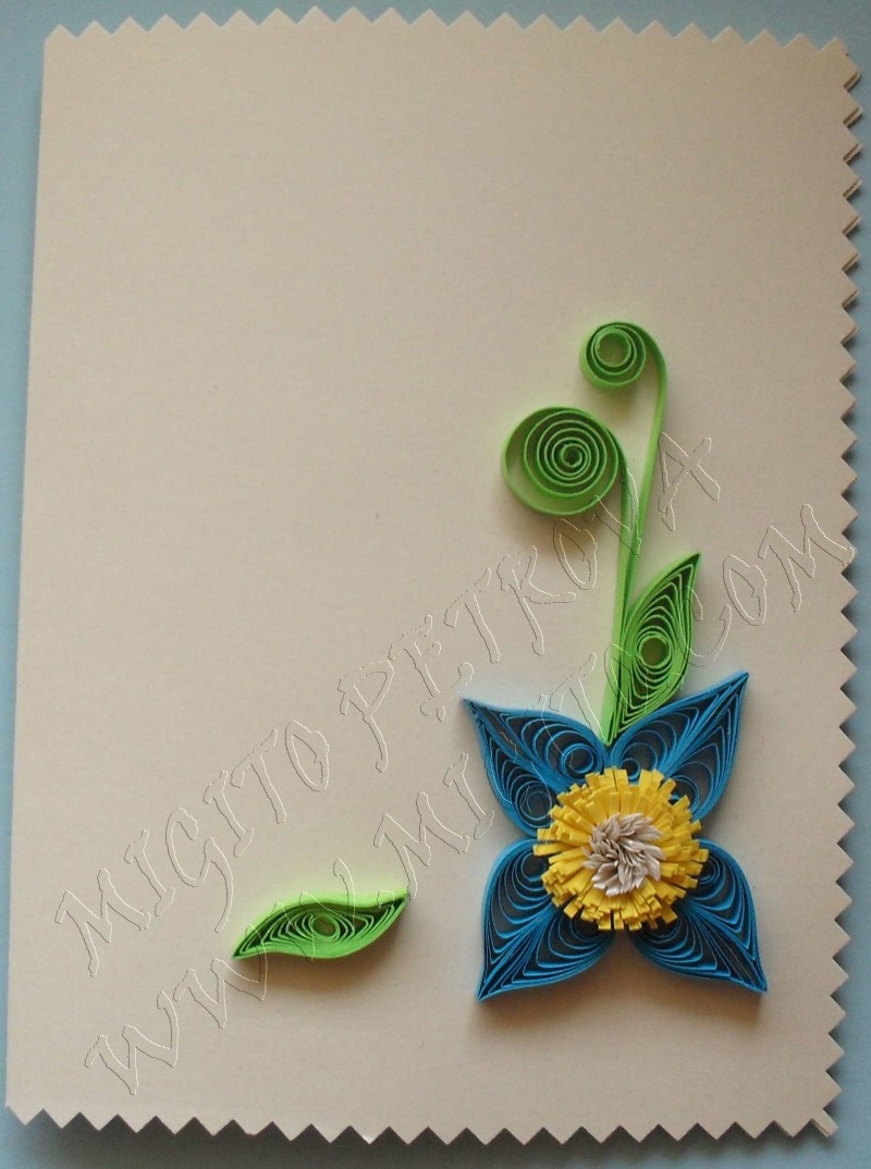 Синьо цвете 2 Ръчно изработена картичка с квилинг