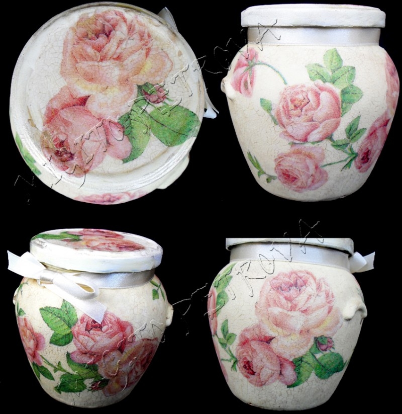 Бурканче с рози декупаж